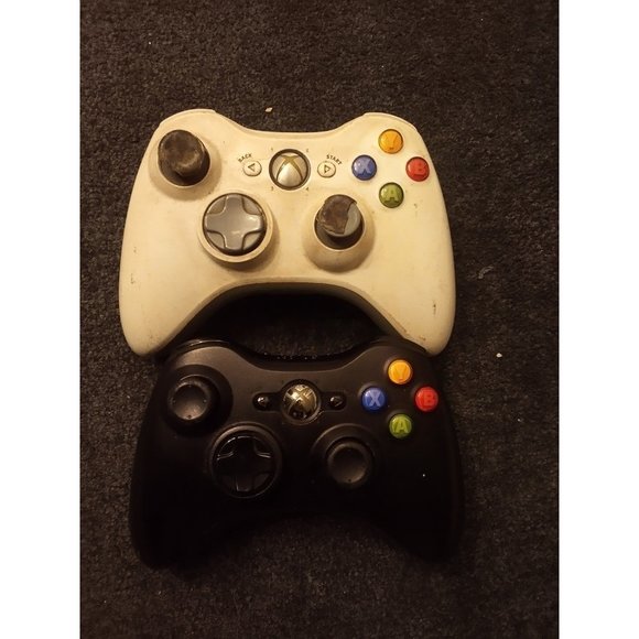 Xbox 360 controllers - Picture 1 of 4